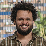 | SciELO em Perspectiva Retrato do professor de sociologia e ciência política Luiz Augusto Campos em seu apartamento no Rio.