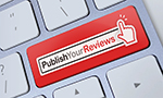 Imagem de teclas brancas de um teclado prateado, uma das teclas é vermelha e mostra o logo do Publish Your Reviews.